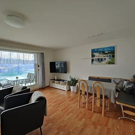 Panoramablick Auf See Und Berge * Krattigen